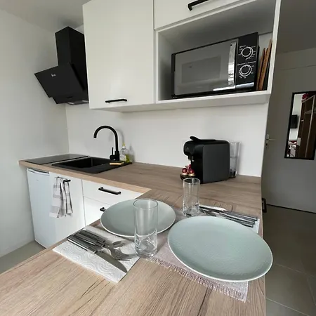 Joli Studio, Idealement Situe!! Apartment
